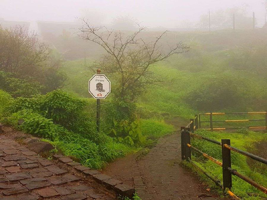 places near Sinhagad Fort, Sinhagad Ghat Road, Thoptewadi, Maharashtra, India