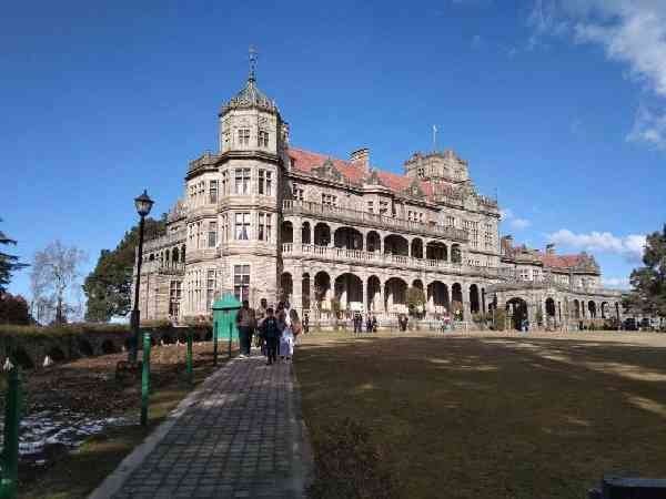 In Search For The Snow: A Trip to the snow capped mountains of Shimla.